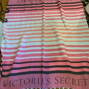 Victoria's Secret Beach Blanket Throw 50" X 60" Logo Pink Fringe #G3